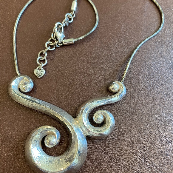 Elegant Silver Swirl Necklace - Picture 3 of 3